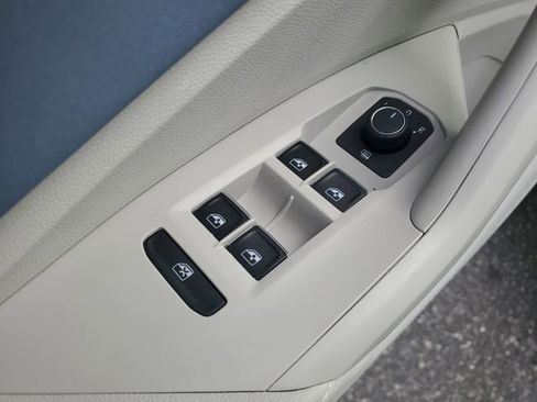 New 2026 Volkswagen Jetta SE FWD image 13