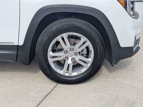 Used 2024 GMC Terrain SLE FWD image 11