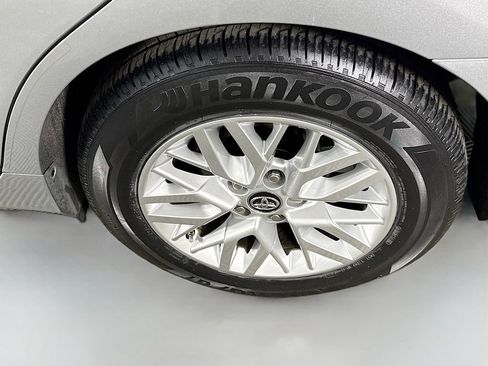 Certified 2017 Toyota Camry LE image 33