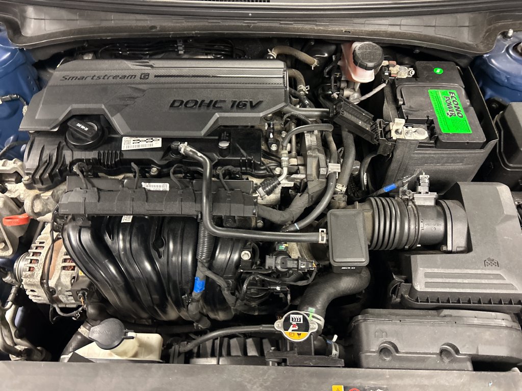 Used 2022 Hyundai Elantra Limited w/ Winter Weather Package FWD image 25