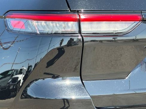 Certified 2023 Jeep Grand Cherokee Altitude RWD image 26