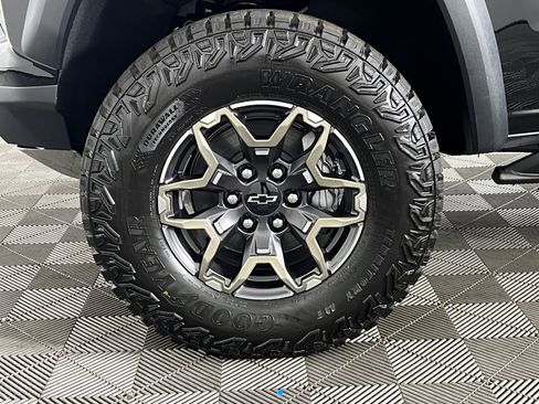 New 2026 Chevrolet Colorado ZR2 w/ Technology Package AWD/4WD image 16