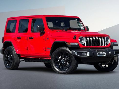 Used 2025 Jeep Wrangler Unlimited Sahara w/ Safety Group AWD/4WD image 2