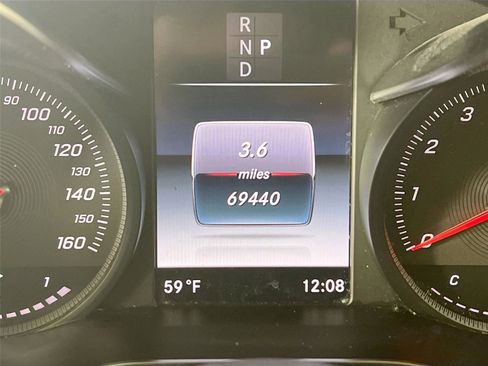 Used 2019 Mercedes-Benz GLC 300 4MATIC image 11