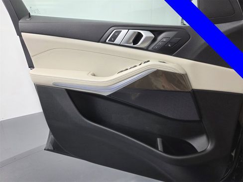 Used 2022 BMW X5 xDrive40i w/ M Sport Package image 34