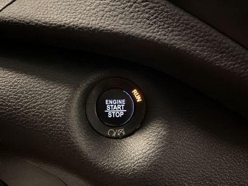 Used 2019 Jeep Cherokee Limited w/ Luxury Group AWD/4WD image 15
