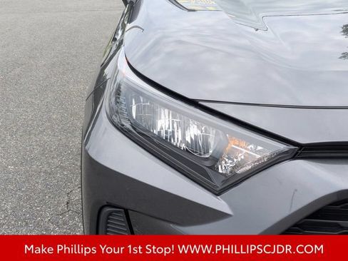 Used 2021 Toyota RAV4 LE FWD image 9