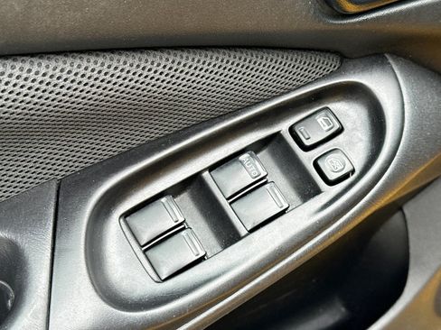 Used 2006 Nissan Sentra SE-R w/ (J01) Sunroof Pkg FWD image 12