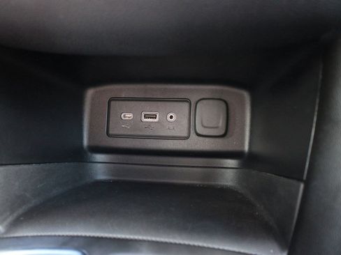 Used 2019 Chevrolet Equinox LT FWD image 34
