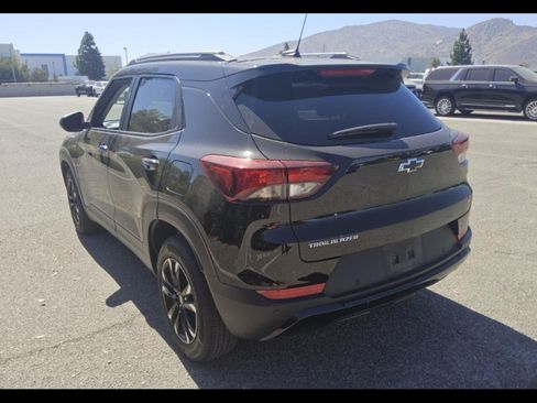 Used 2022 Chevrolet TrailBlazer LT w/ Confidence II Package FWD image 4