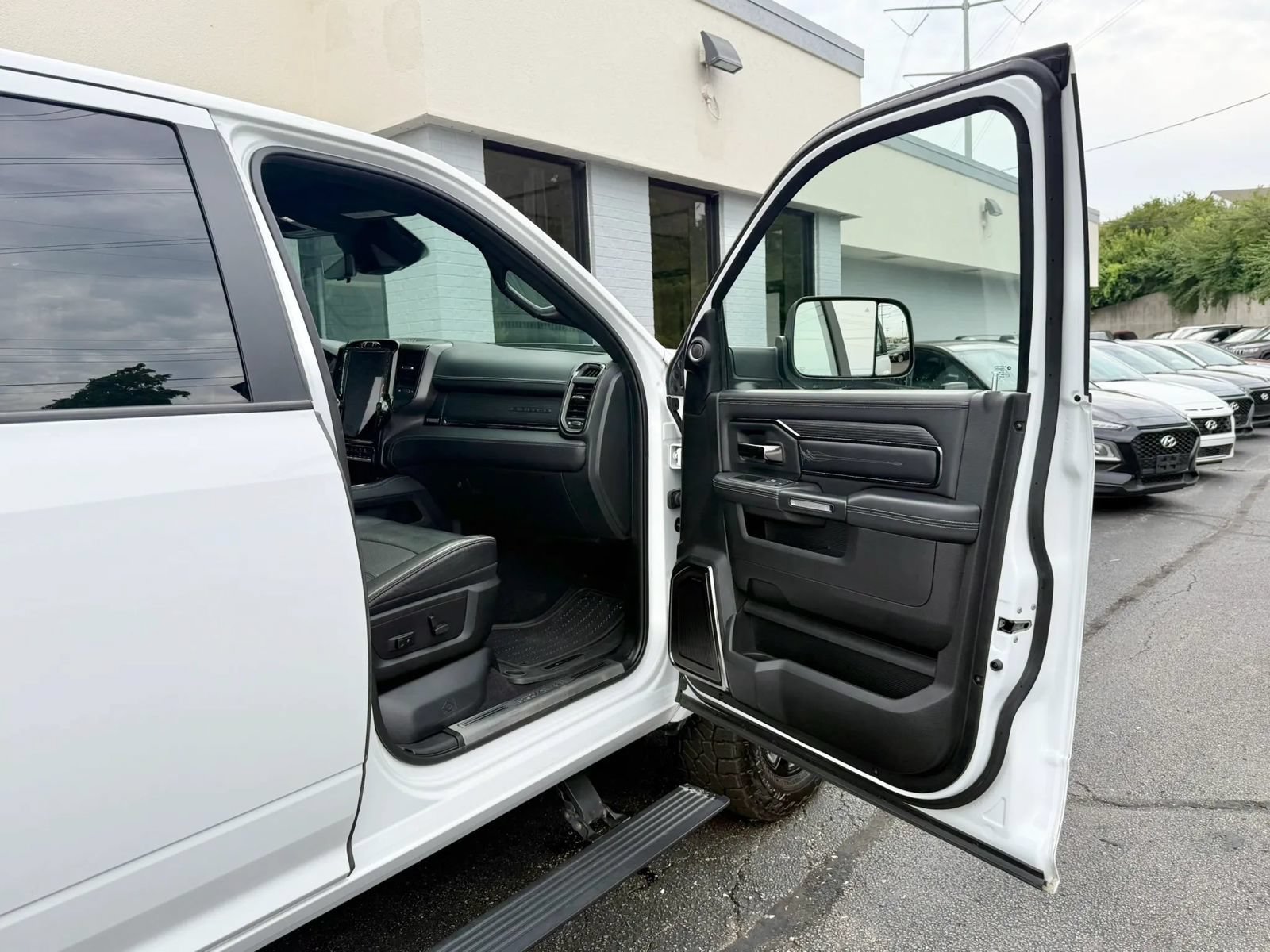 Used 2022 RAM 2500 Limited AWD/4WD image 18