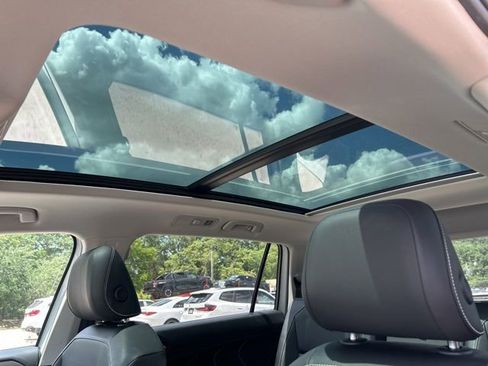 Used 2022 Volkswagen Tiguan SE image 13