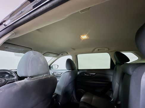 Used 2019 Nissan Rogue SV image 11