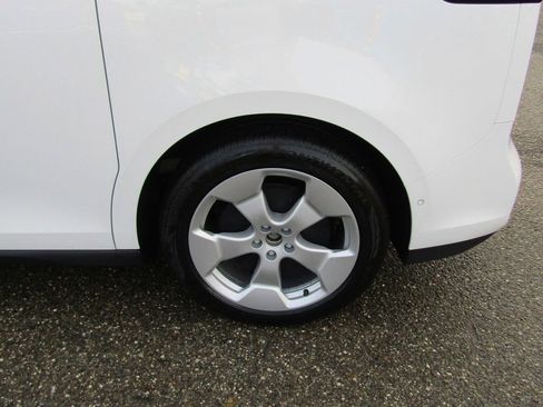 New 2025 Volkswagen ID. Buzz Pro S RWD image 5