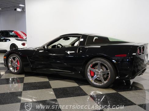 Used 2007 Chevrolet Corvette Coupe w/ Performance Package RWD image 9
