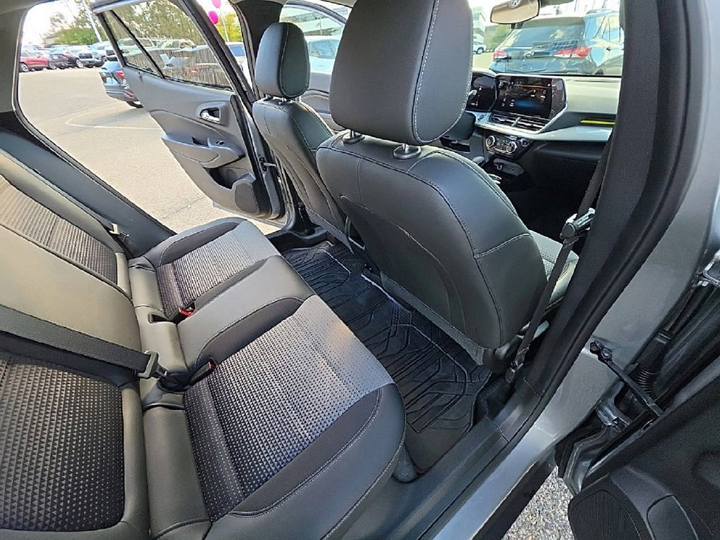 Certified 2024 Chevrolet Trax LT w/ Driver Confidence Package FWD image 18