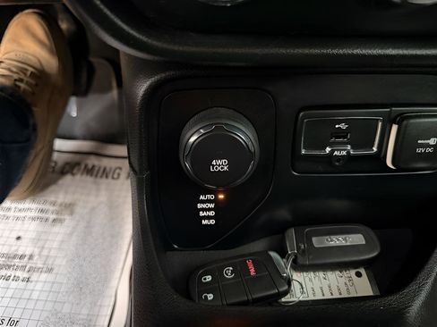 Used 2016 Jeep Renegade Sport w/ Power & Air Group image 22