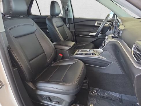 Used 2024 Ford Explorer XLT w/ Equipment Group 202A AWD/4WD image 10