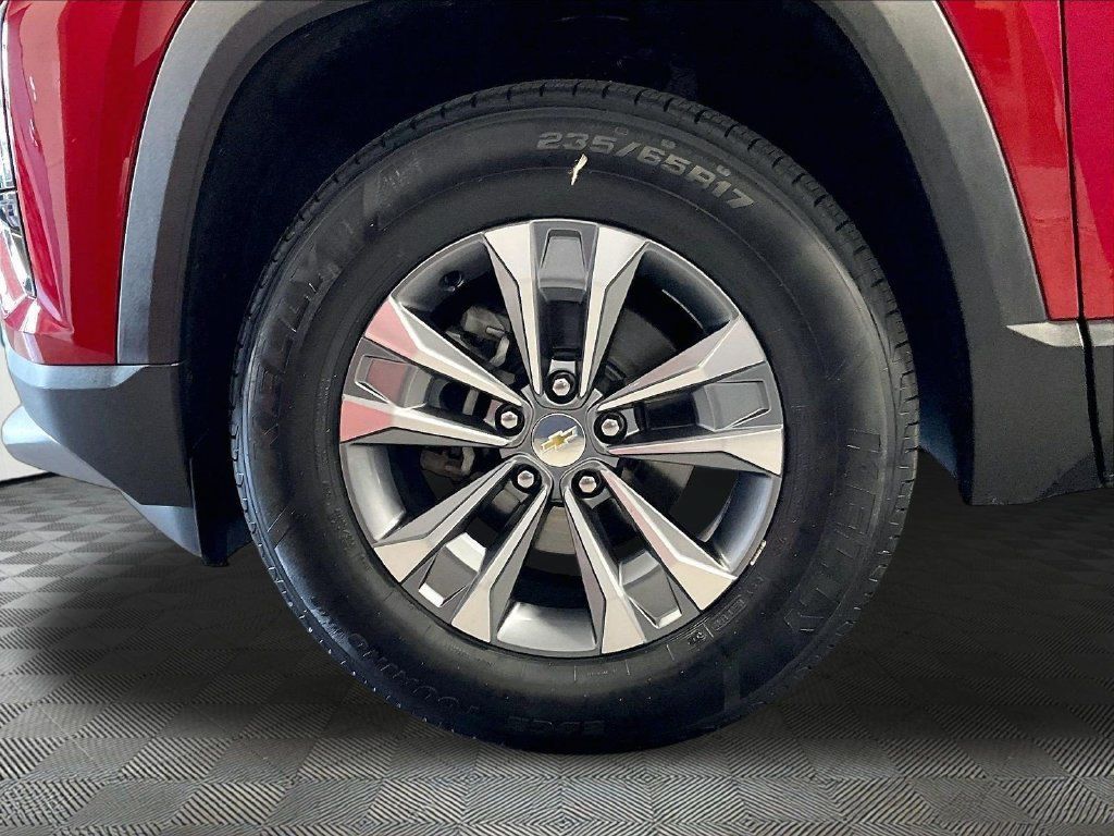Used 2025 Chevrolet Equinox LT w/ Convenience Package II AWD/4WD image 7