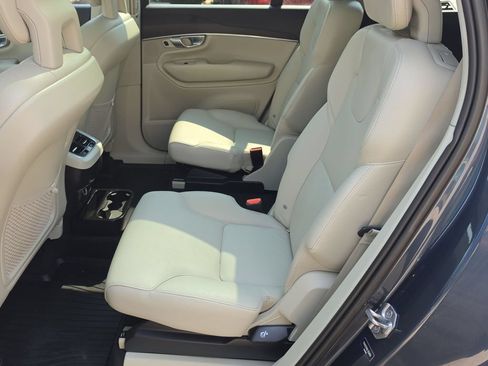 Used 2020 Volvo XC90 T6 Momentum AWD/4WD image 25