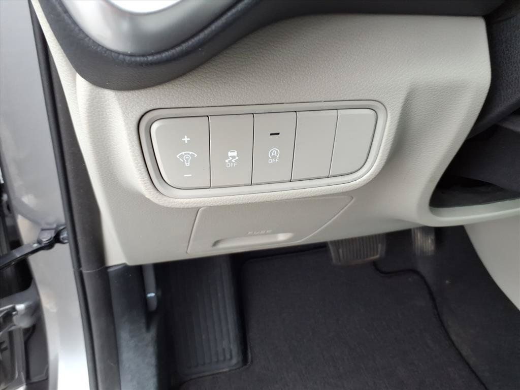 Used 2025 Kia Soul LX w/ LX Technology Package FWD image 16