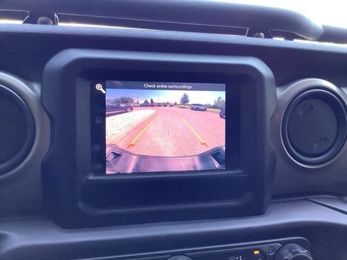 Used 2021 Jeep Gladiator Sport AWD/4WD image 32