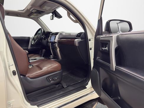 Used 2020 Toyota 4Runner Limited AWD/4WD image 32