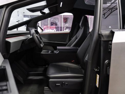 Used 2025 Tesla Cybertruck AWD Crew Cab image 4