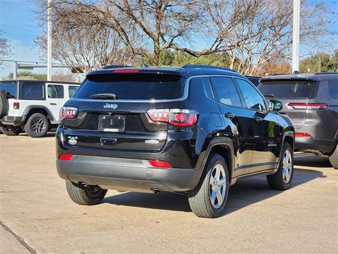 Used 2023 Jeep Compass Latitude w/ Sun and Sound Group image 7