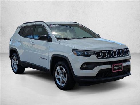 Used 2023 Jeep Compass Latitude AWD/4WD image 3