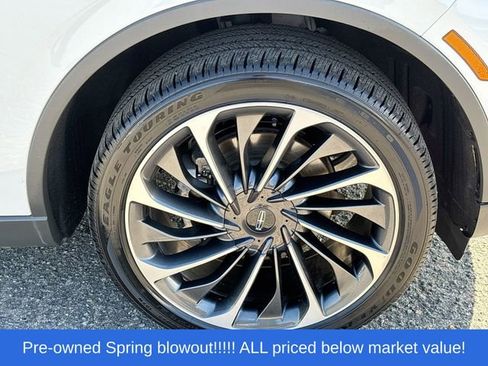 Used 2025 Lincoln Aviator Reserve AWD/4WD image 12