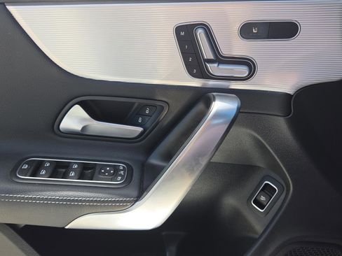 Used 2021 Mercedes-Benz CLA 250 image 34