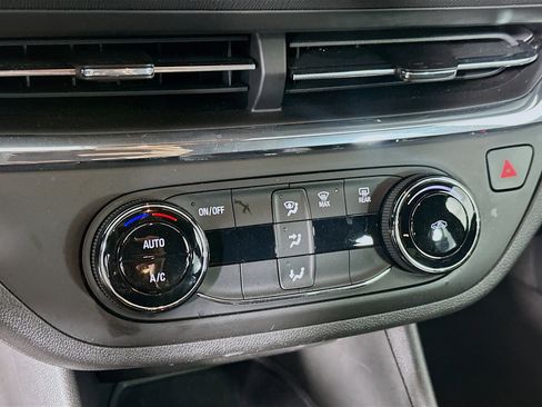 Used 2025 Buick Envista Preferred image 22