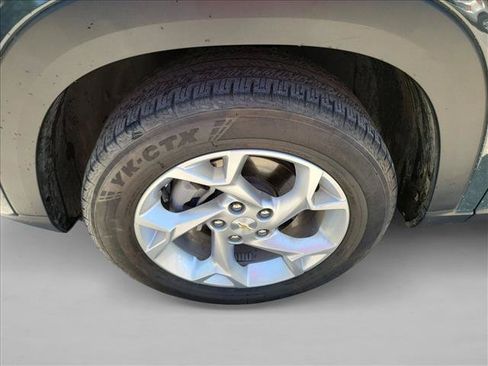 Used 2025 Chevrolet Trax LS w/ LS Convenience Package FWD image 9