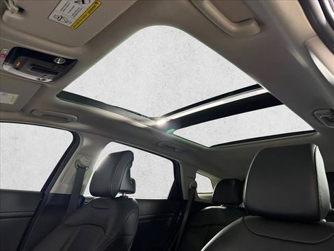 Used 2025 Kia Sportage SX FWD image 2