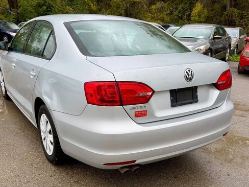 Used 2011 Volkswagen Jetta S FWD image 3