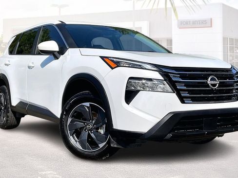 Used 2025 Nissan Rogue SV image 1