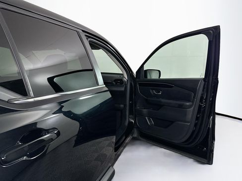 Used 2025 Honda Pilot EX-L image 33