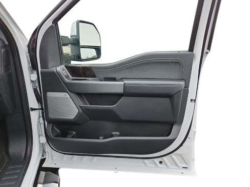 Used 2024 Ford F250 Lariat w/ Chrome Package image 25