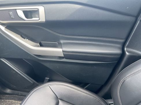 Used 2023 Ford Explorer XLT w/ Equipment Group 202A image 11