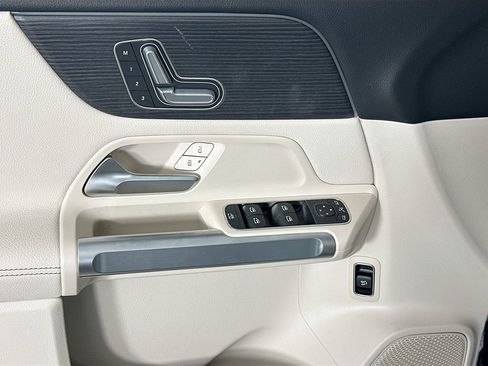New 2026 Mercedes-Benz GLB 250 image 18
