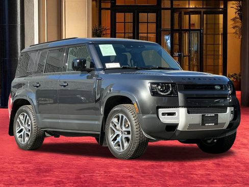 Used 2025 Land Rover Defender 110 S image 8