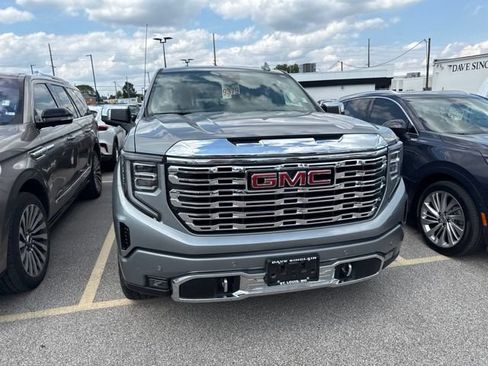 Used 2025 GMC Sierra 1500 Denali w/ Technology Package AWD/4WD image 4