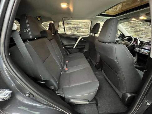 Used 2018 Toyota RAV4 XLE AWD/4WD image 39
