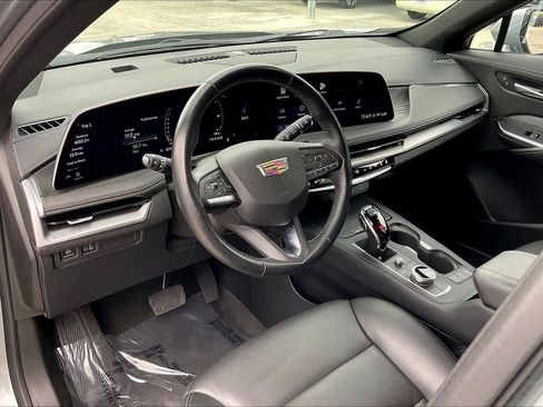 Used 2025 Cadillac XT4 Premium Luxury image 17