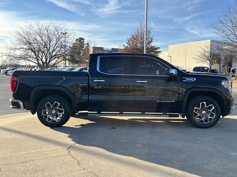 Used 2022 GMC Sierra 1500 SLT image 2