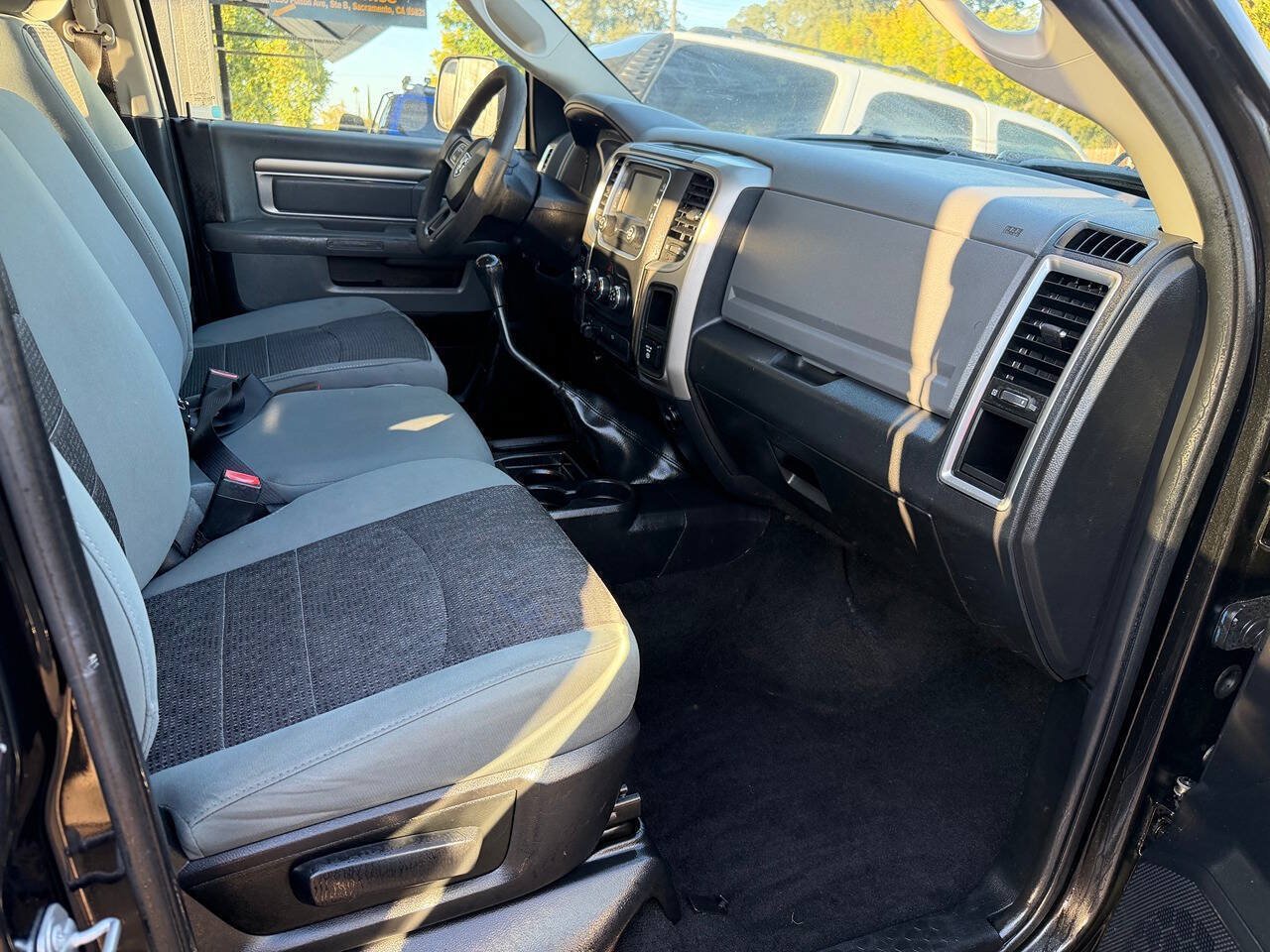 Used 2018 RAM 3500 SLT AWD/4WD image 23