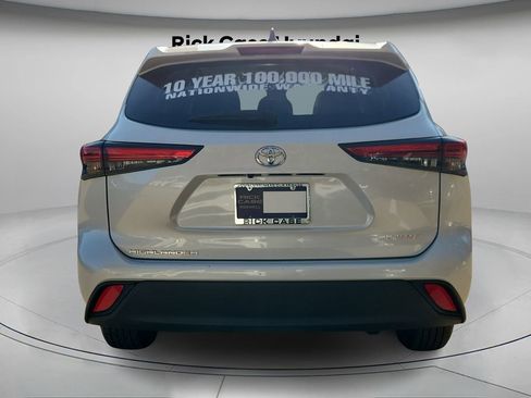 Used 2023 Toyota Highlander L image 6