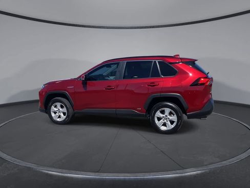 Certified 2021 Toyota RAV4 XLE w/ XLE Grade Weather Package AWD/4WD image 9