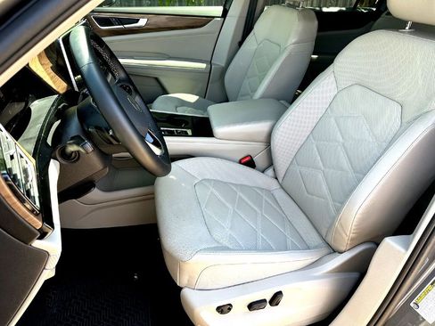Certified 2024 Volkswagen Atlas SE FWD image 10